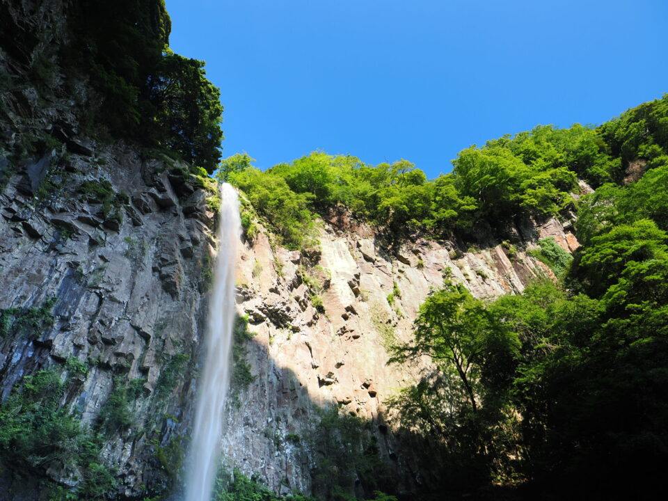 朝の東椎屋の滝1
